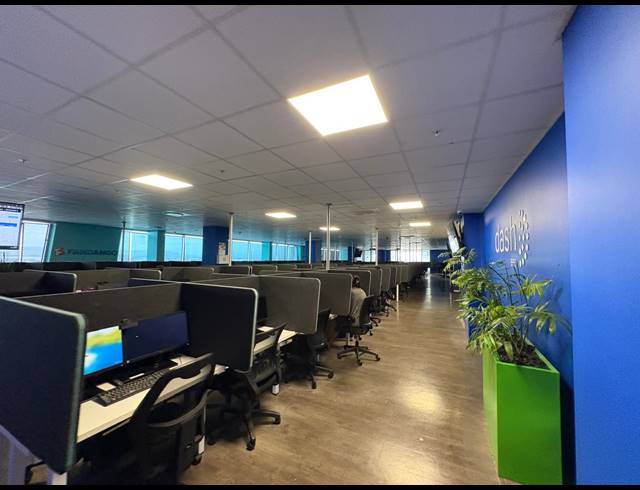 1,660M² OFFICE TO LET IN FORESHORE